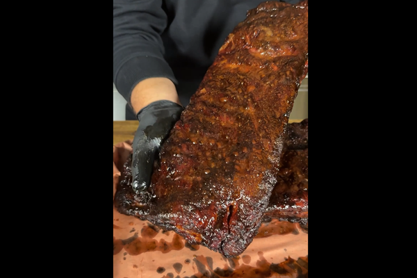 Video: Carnitas Style Smoked Spare Ribs with The Flat Top King
