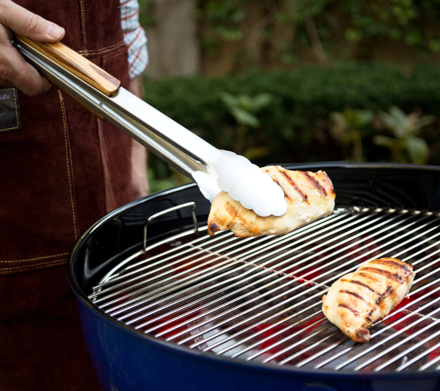 Blazing BBQ Bundle: Grilling Grids + Tongs + Carving Fork + Prep Tub + Grilling Mat + Free Sauce