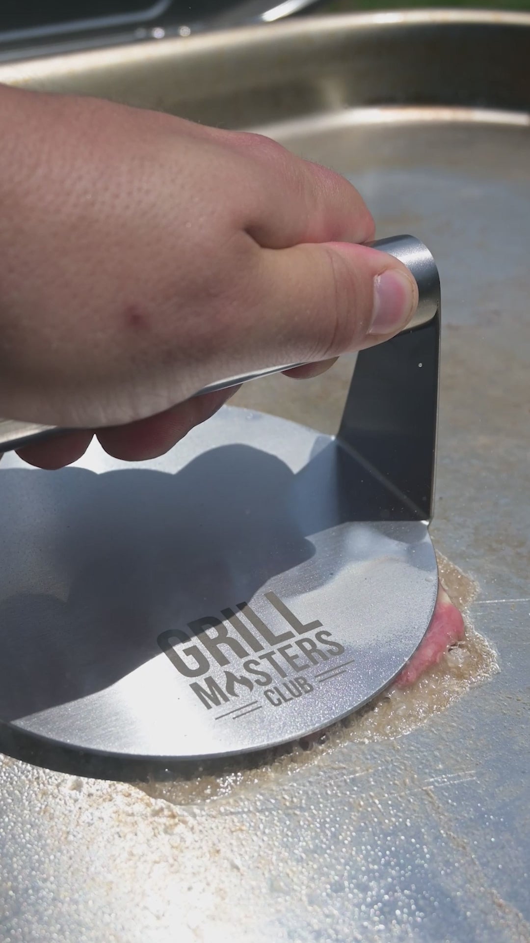 Unboxing video of the Smokin' Smashburger BBQ Box